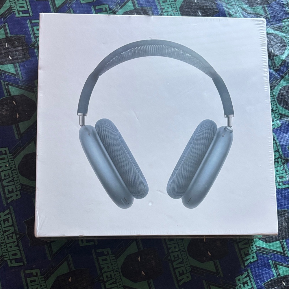 Apple AirPods Max - Sky Blue Over-Ear Headphones
